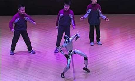 赋能科技启蒙！U2人形机器人亮相小学科技节